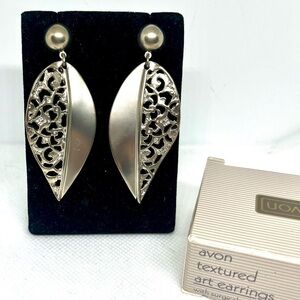 Vintage Avon Textured Art Earrings NOS
